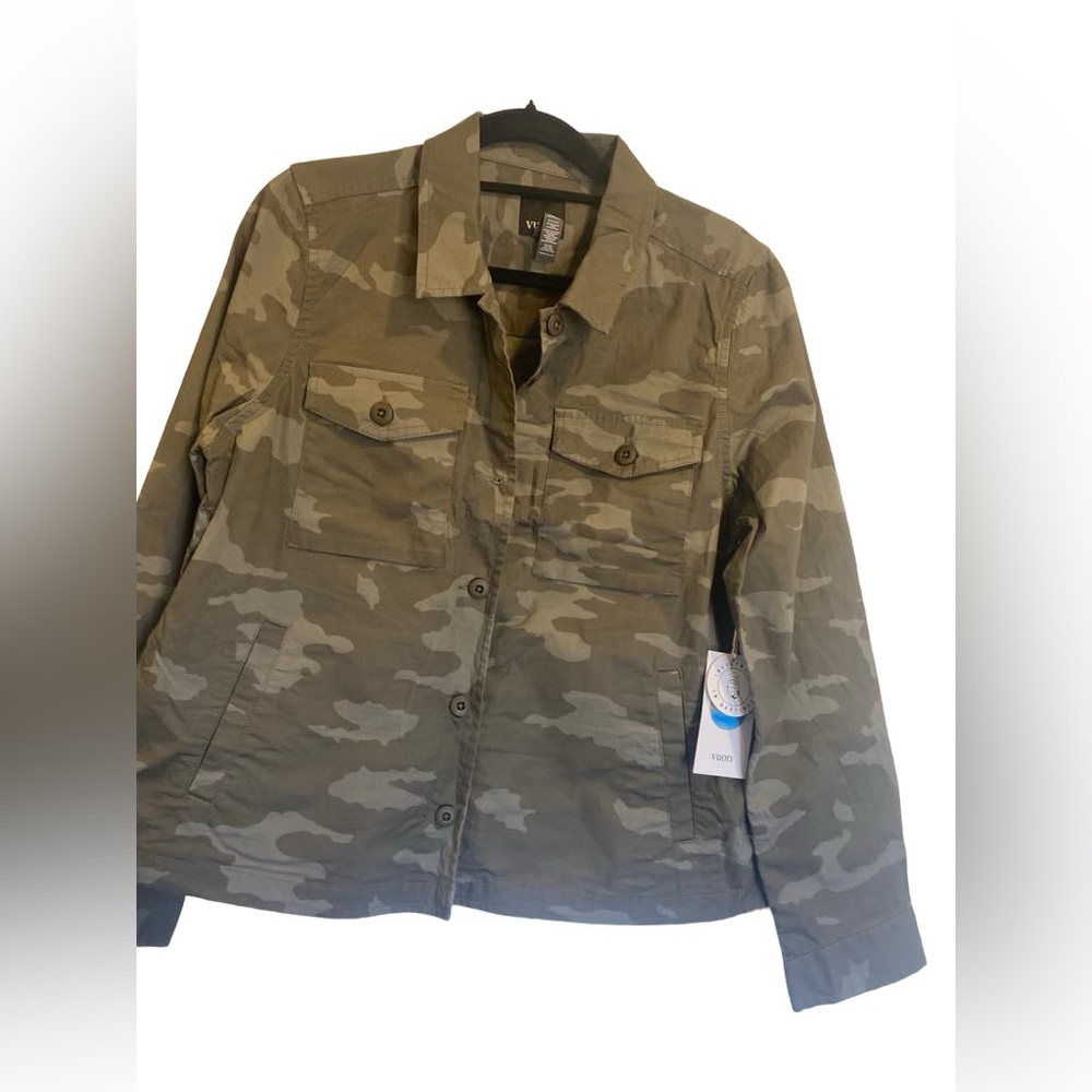 NWT Vuori ripstop jacket Size L